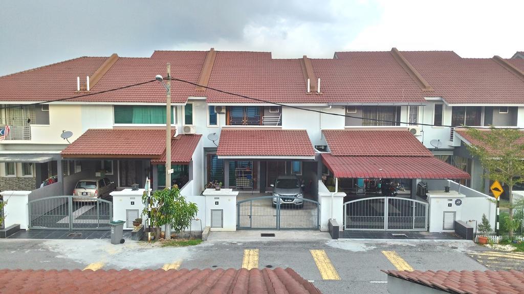 Dillenia Nilai Homestay Exterior foto